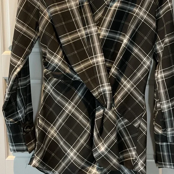 Front-Knot Blouse - Picture 4 of 6